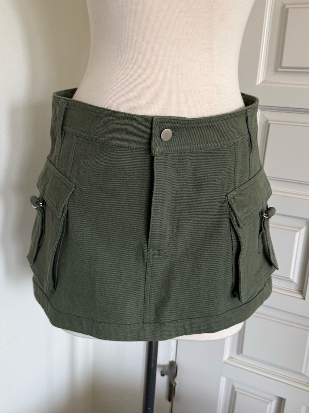 White Fox Boutique Mini Skirt Olive Green Cargo 100% Cotton Size Small